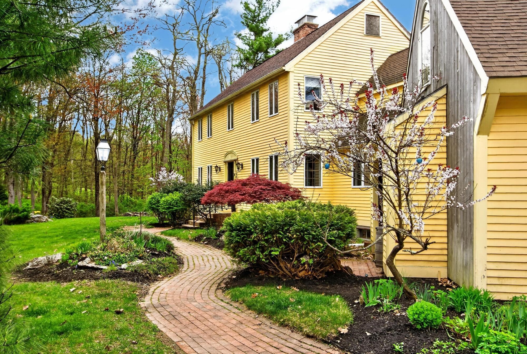 17 Boylston Avenue, Princeton, MA 01541