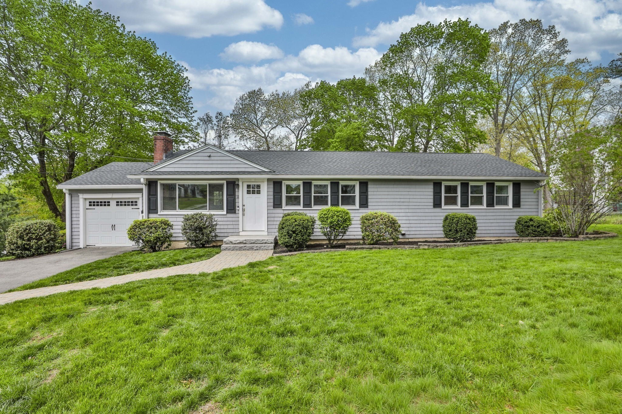 11 Gerry Rd, Lynnfield, MA 01940