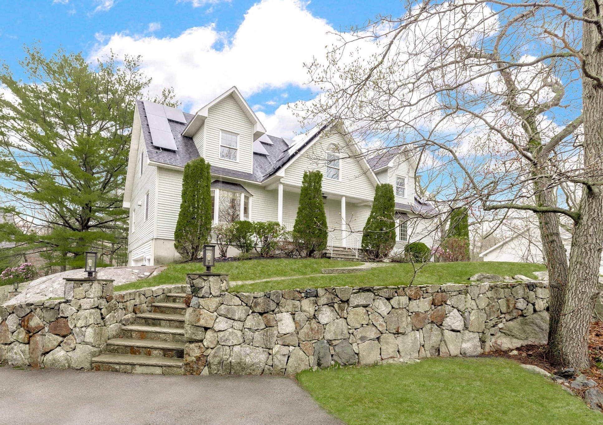 19 Hammersmith Dr, Saugus, MA 01906