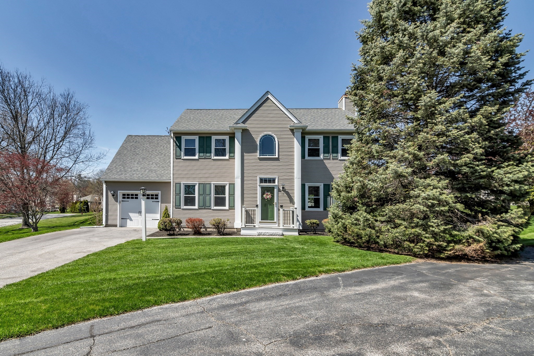 15 Beechwood Dr, Haverhill, MA 01832