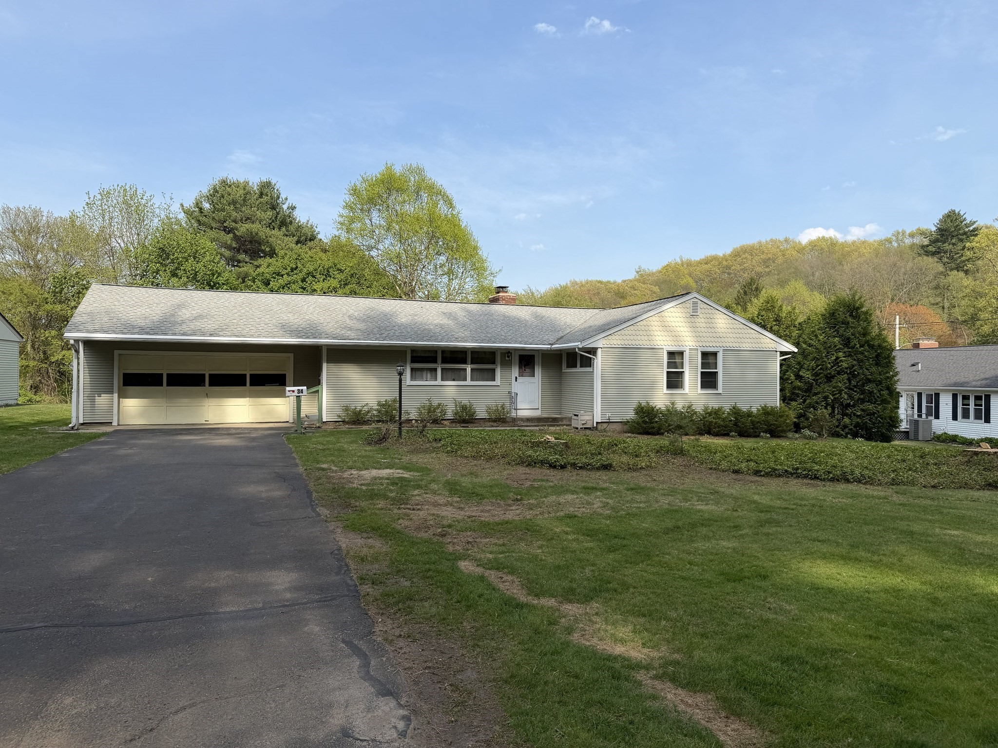 34 Bassett  Road, Holyoke, MA 01040