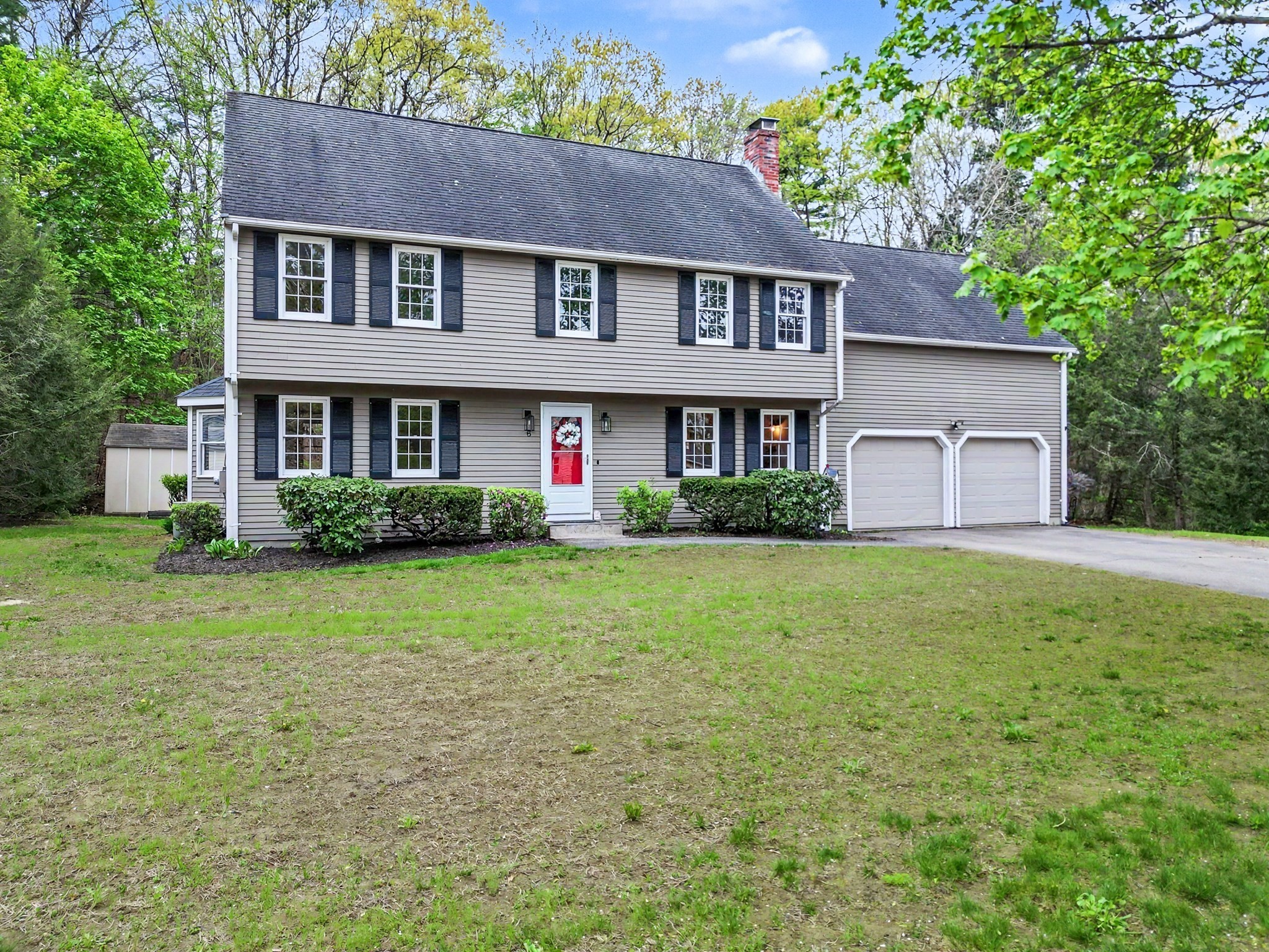 8 Thomas Dr, Franklin, MA 02038
