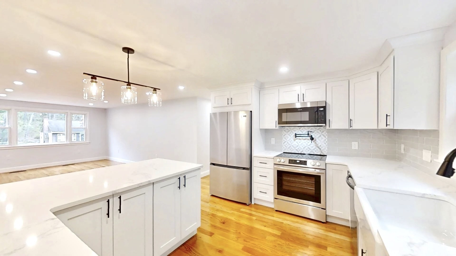 8 Reardon Rd, Hudson, MA 01749