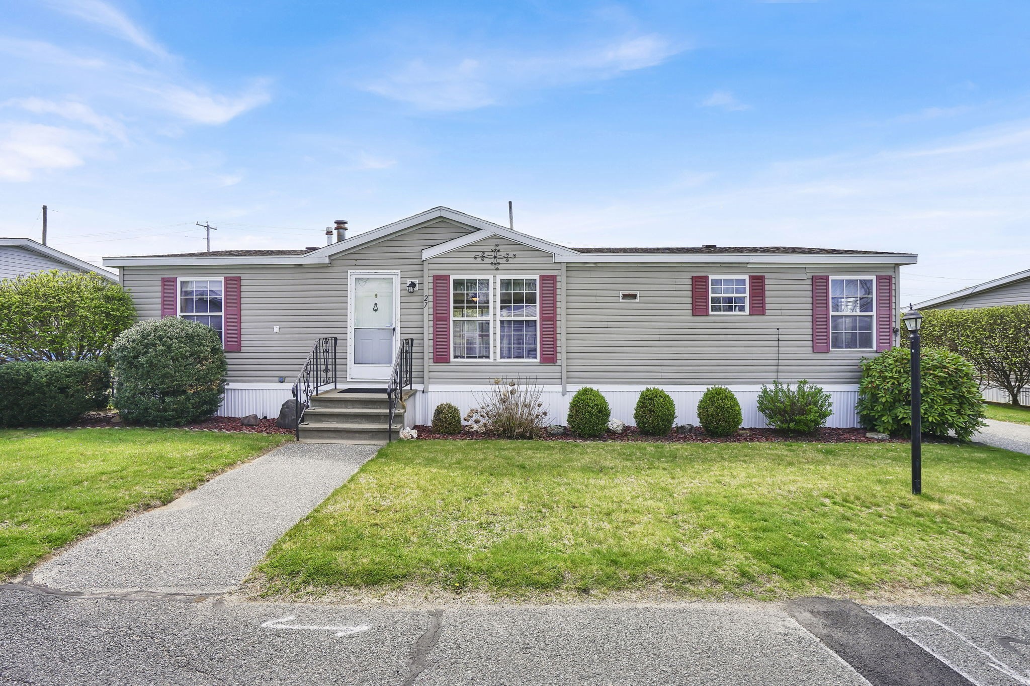 27 Somerset Rd, Chicopee, MA 01020