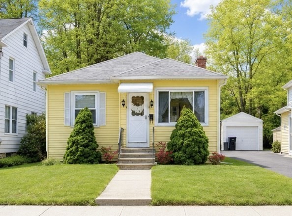 315 Hillside Ave, Holyoke, MA 01040