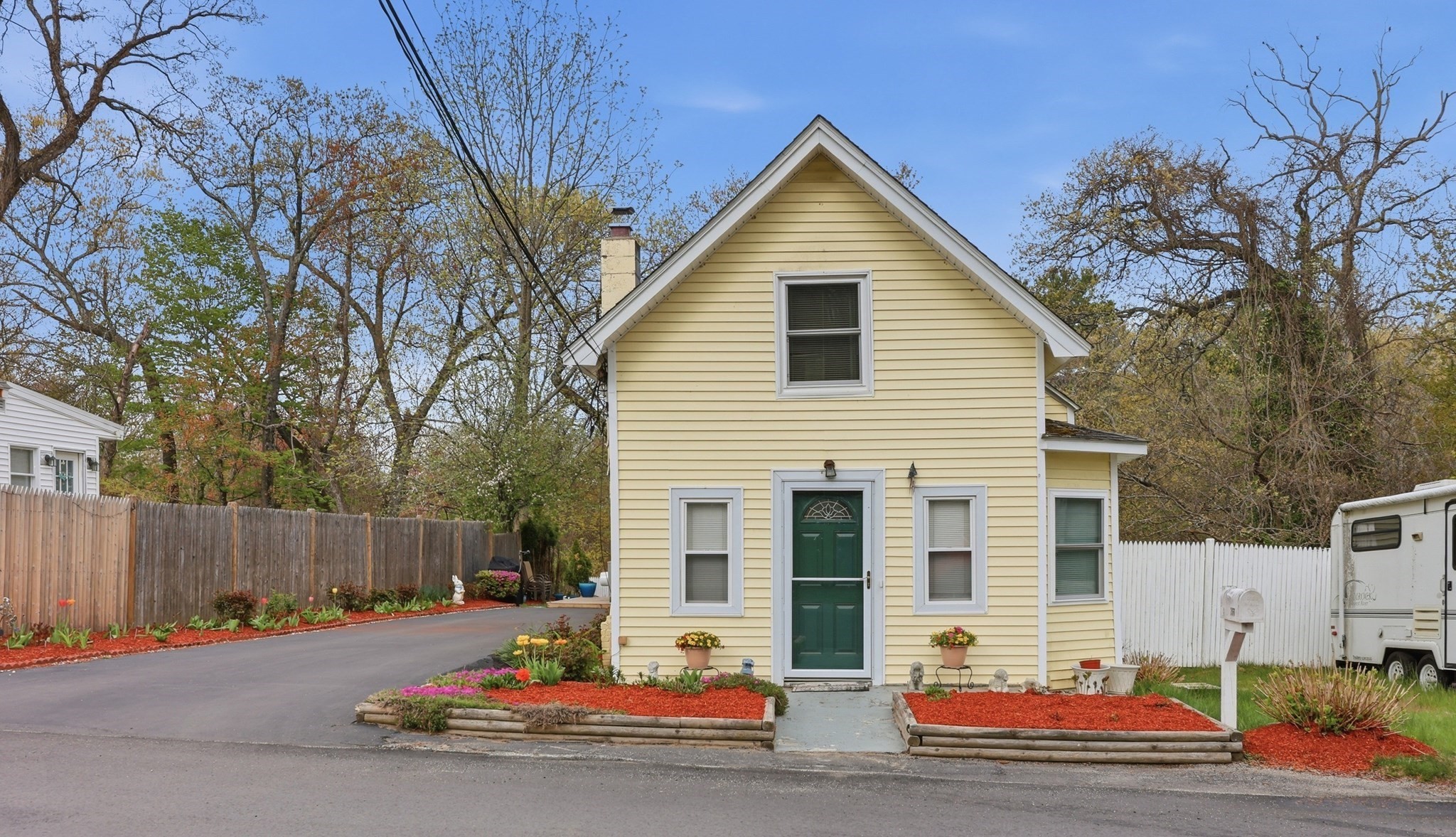 366 Mount Wayte Ave, Framingham, MA 01702