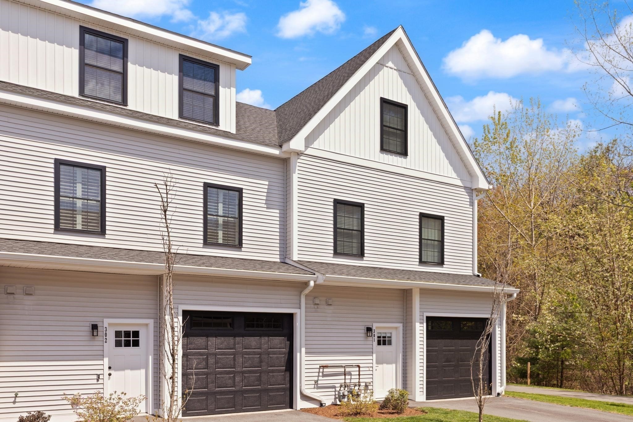 300 Albion Rd Unit 302, Bedford, MA 01730