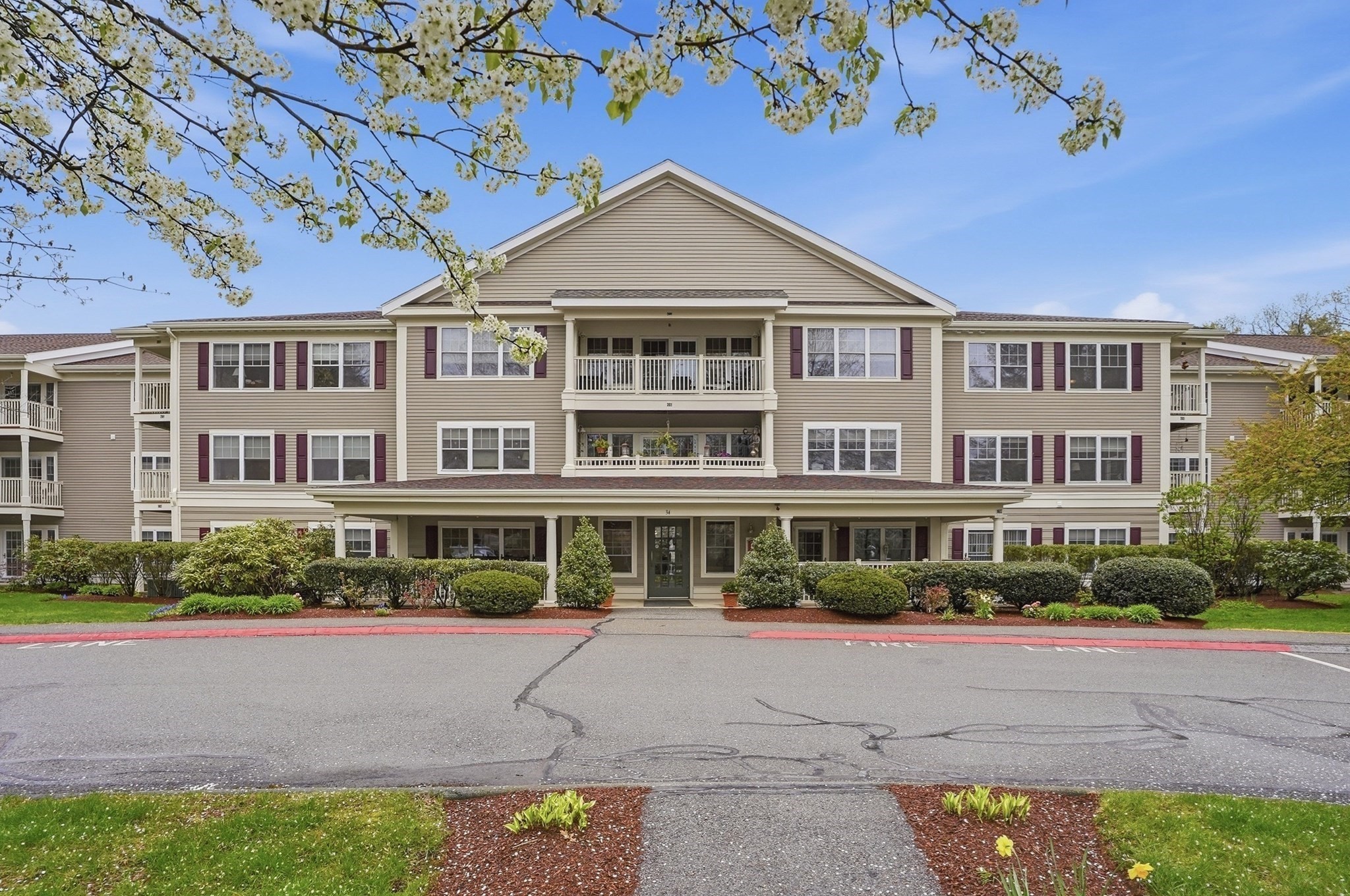 34 Meeting House Lane Unit 321, Stow, MA 01775