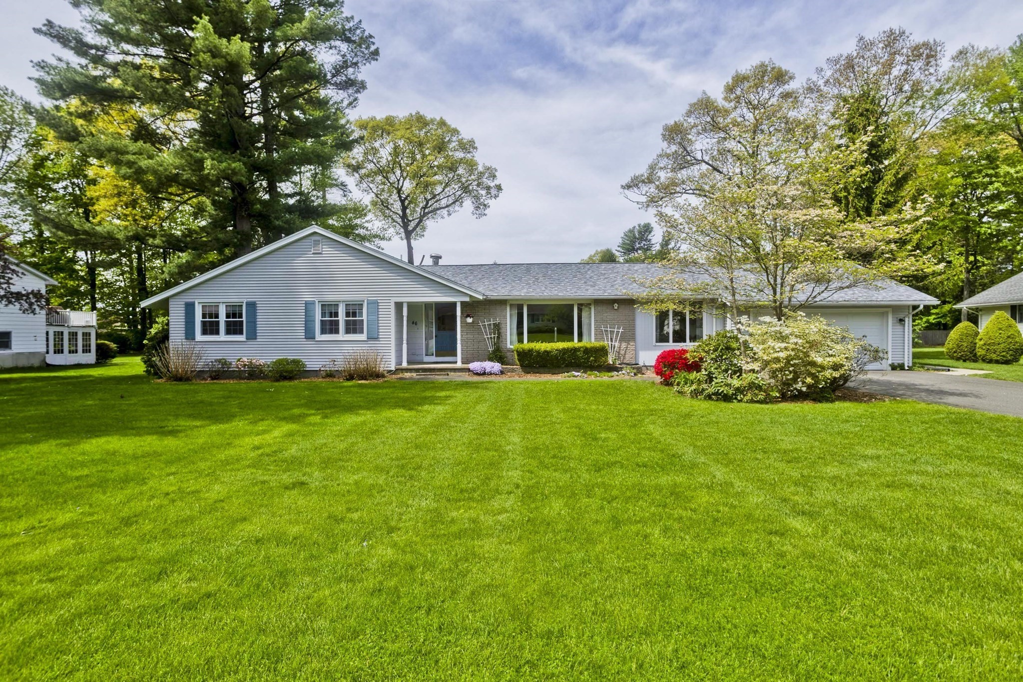 46 Woodcliff Dr, Westfield, MA 01085