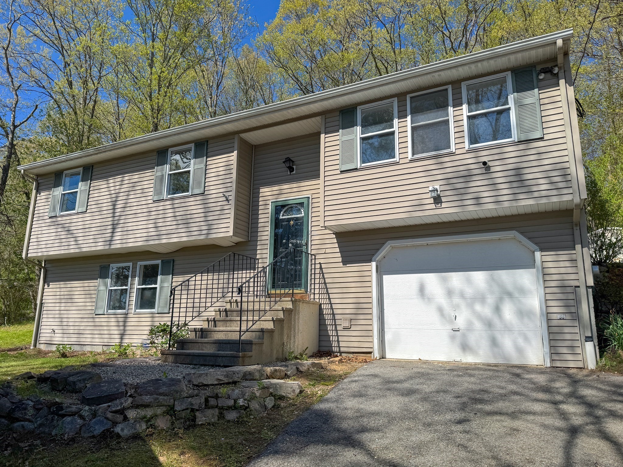 177 Gore Rd, Webster, MA 01570