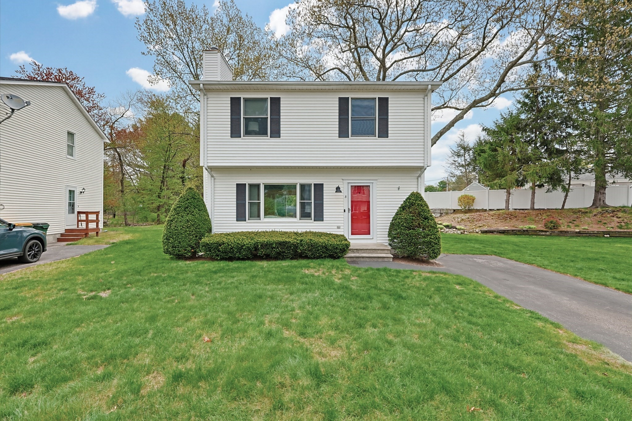 3 Jrs Ln, Franklin, MA 02038