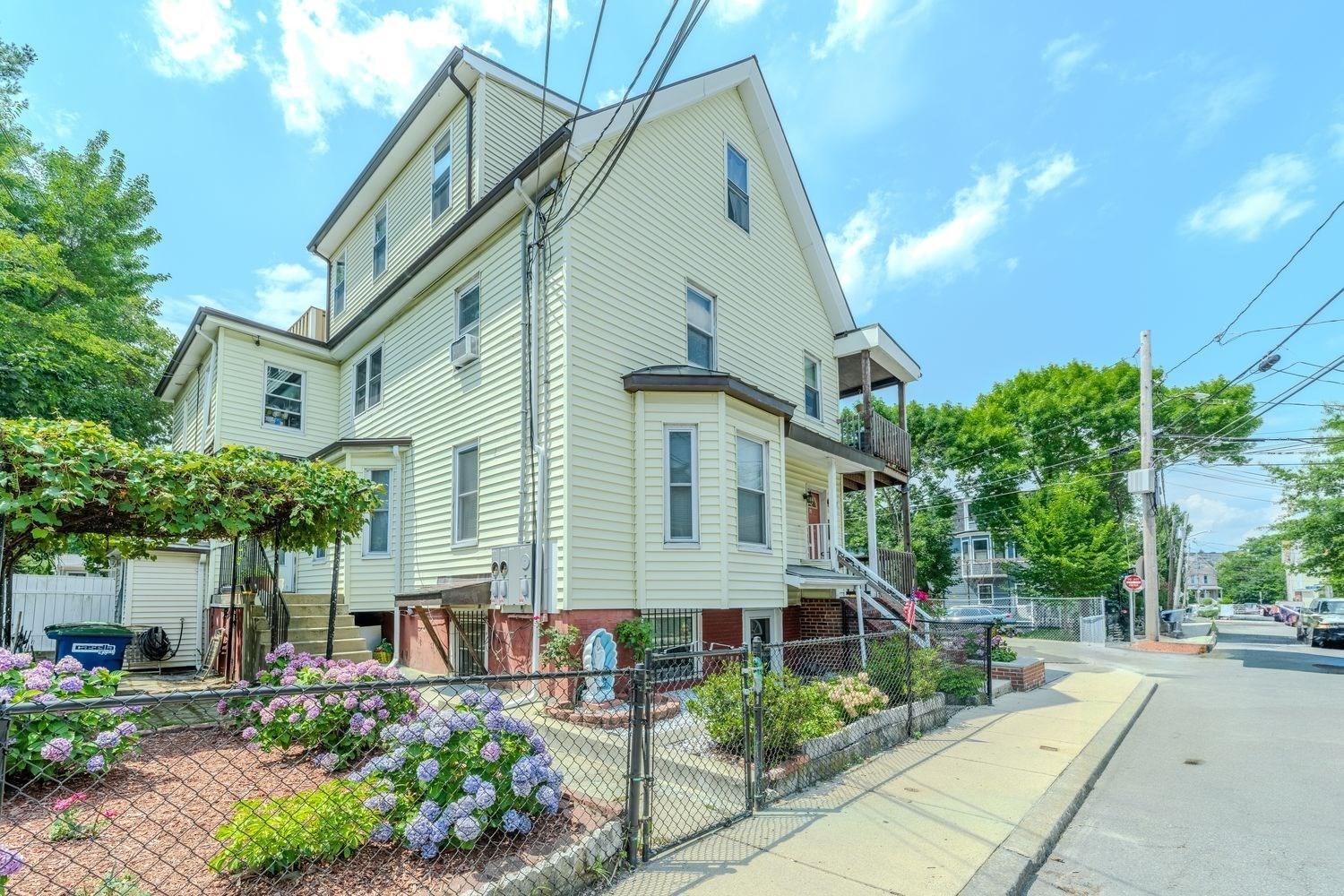 29 Hanson St Unit 1, Somerville, MA 02143