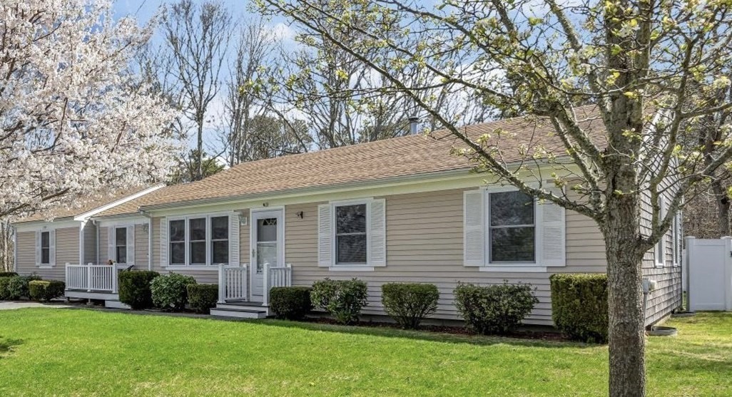 3 Harness Dr, Falmouth, MA 02536