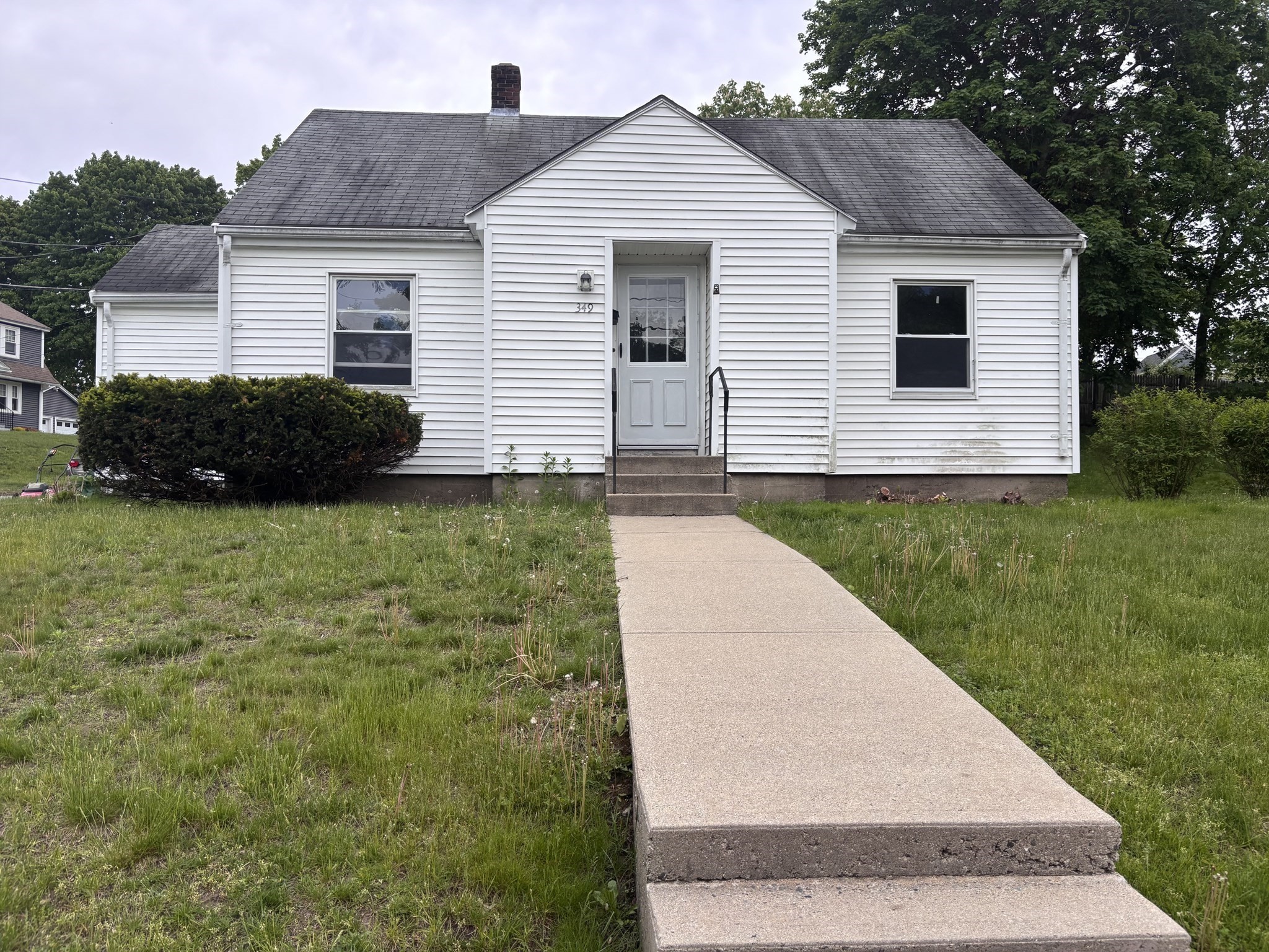 349 Oak St, Clinton, MA 01510