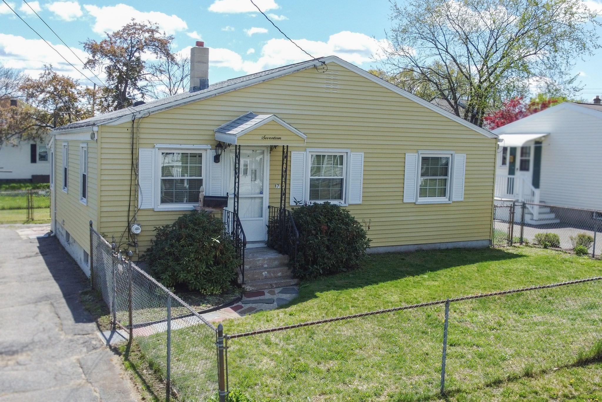 17 McBride St, Springfield, MA 01104