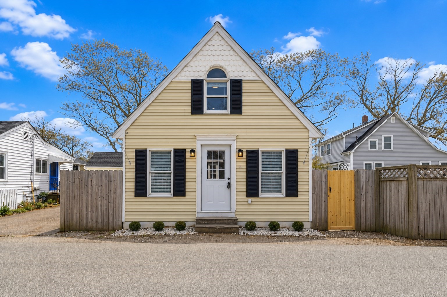 8 Cottage St, Wareham, MA 02571
