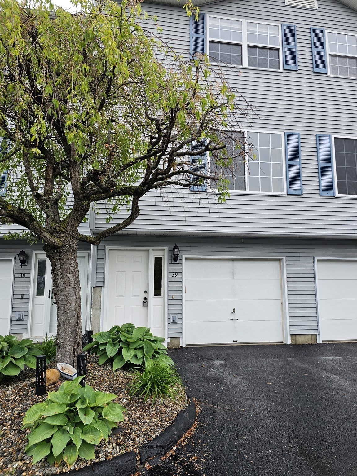 39 Waters Edge Unit 39, Ludlow, MA 01056