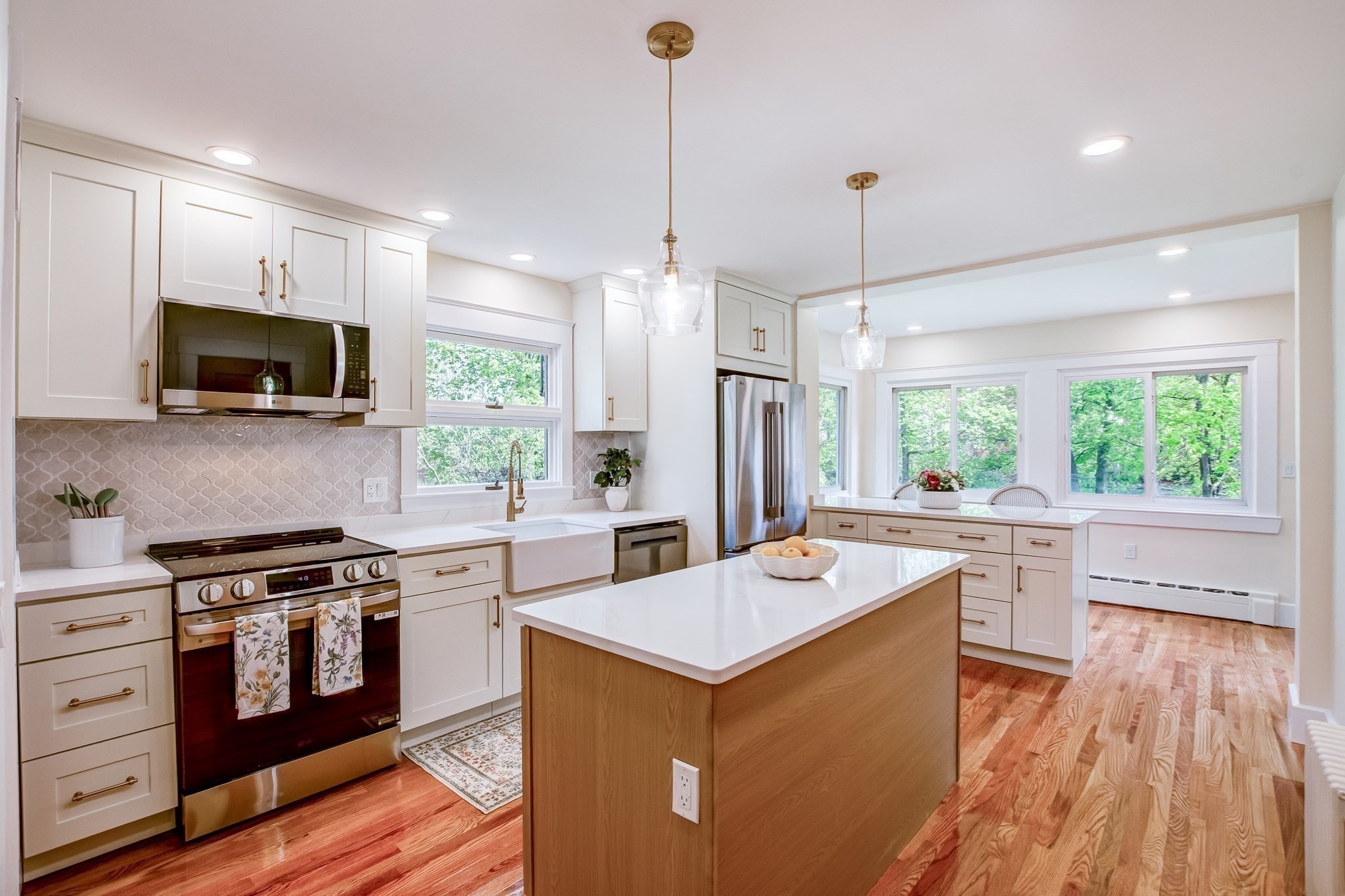 35 Dyer St, Gardner, MA 01440