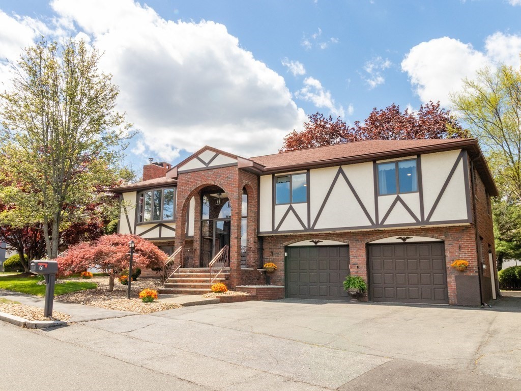 7 Rivers Ln, Stoneham, MA 02180