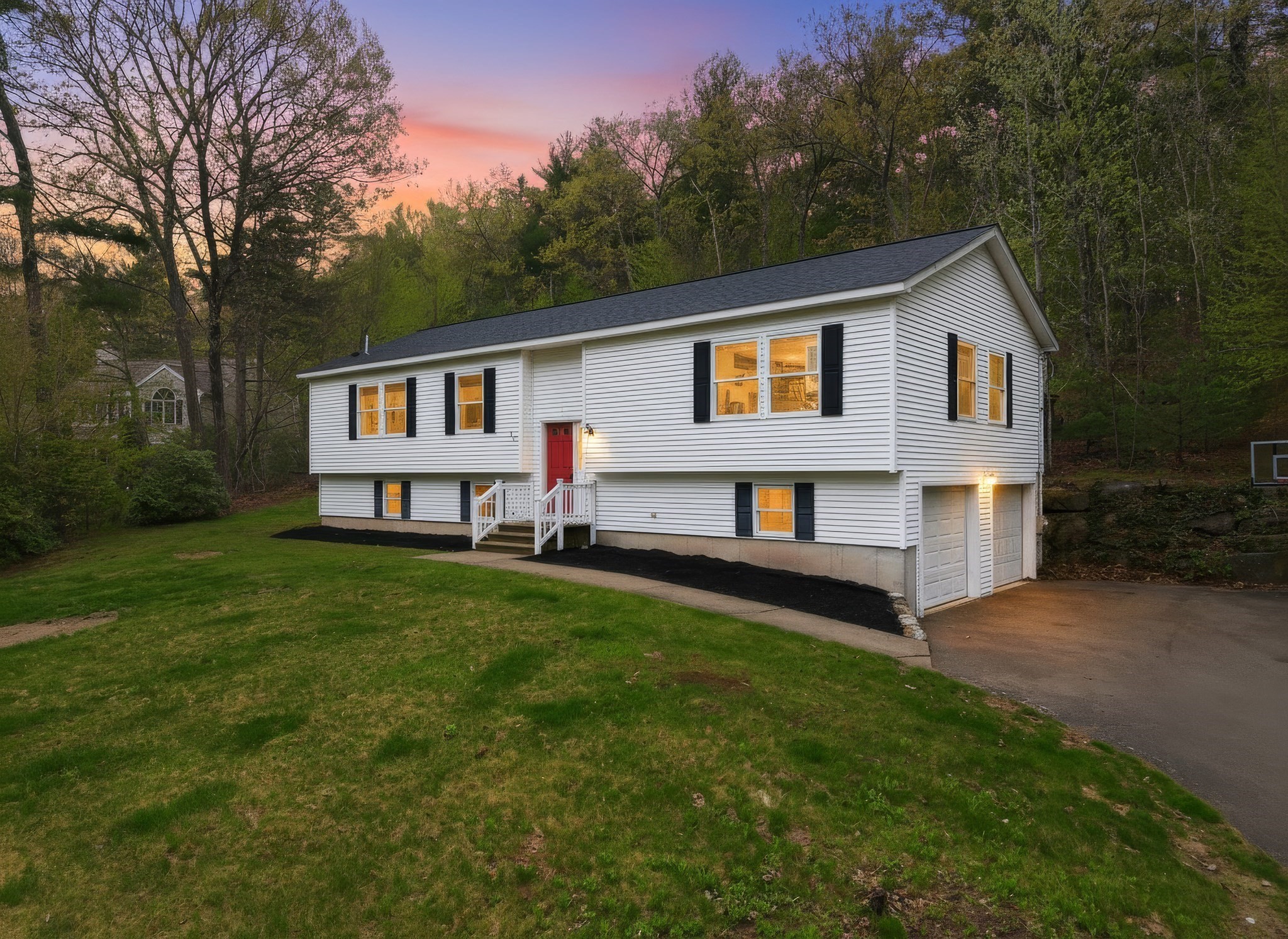 89 Webster St, Douglas, MA 01516