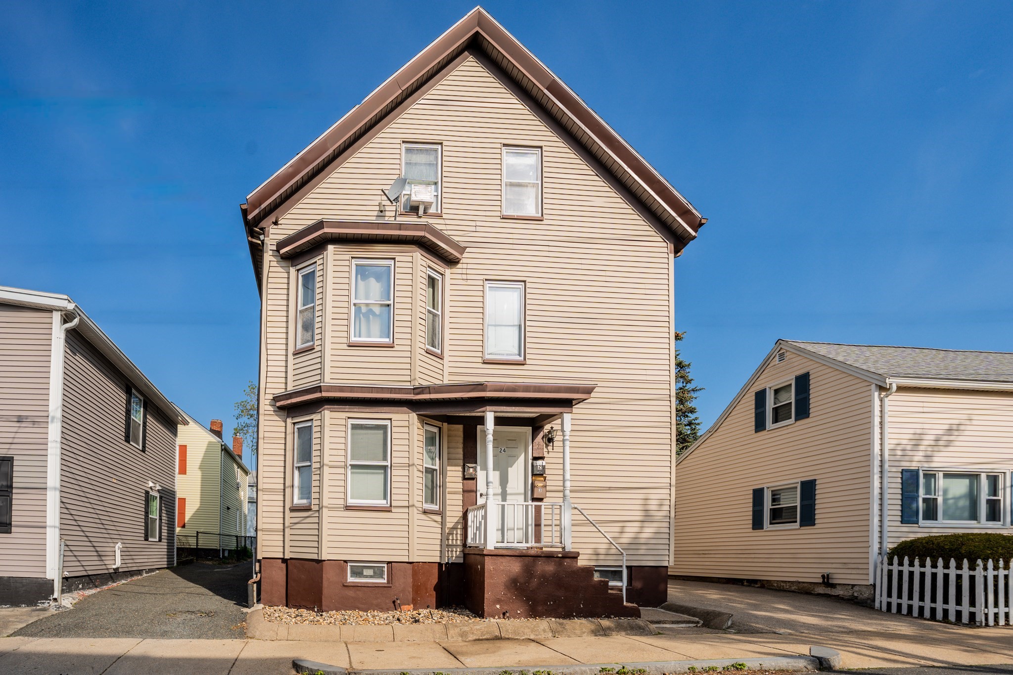 24 Tracey St, Peabody, MA 01960