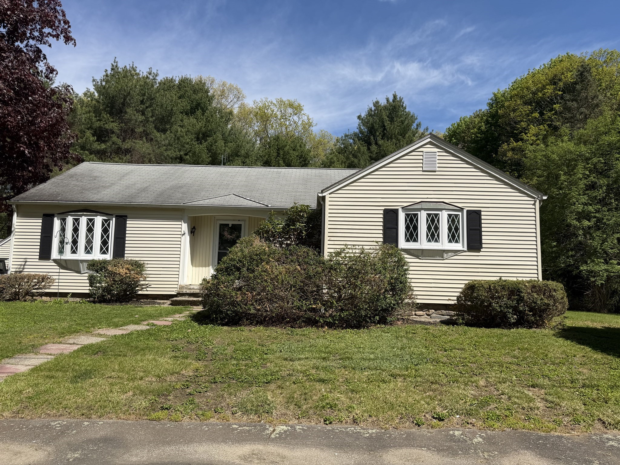 33 Highland St, Webster, MA 01570