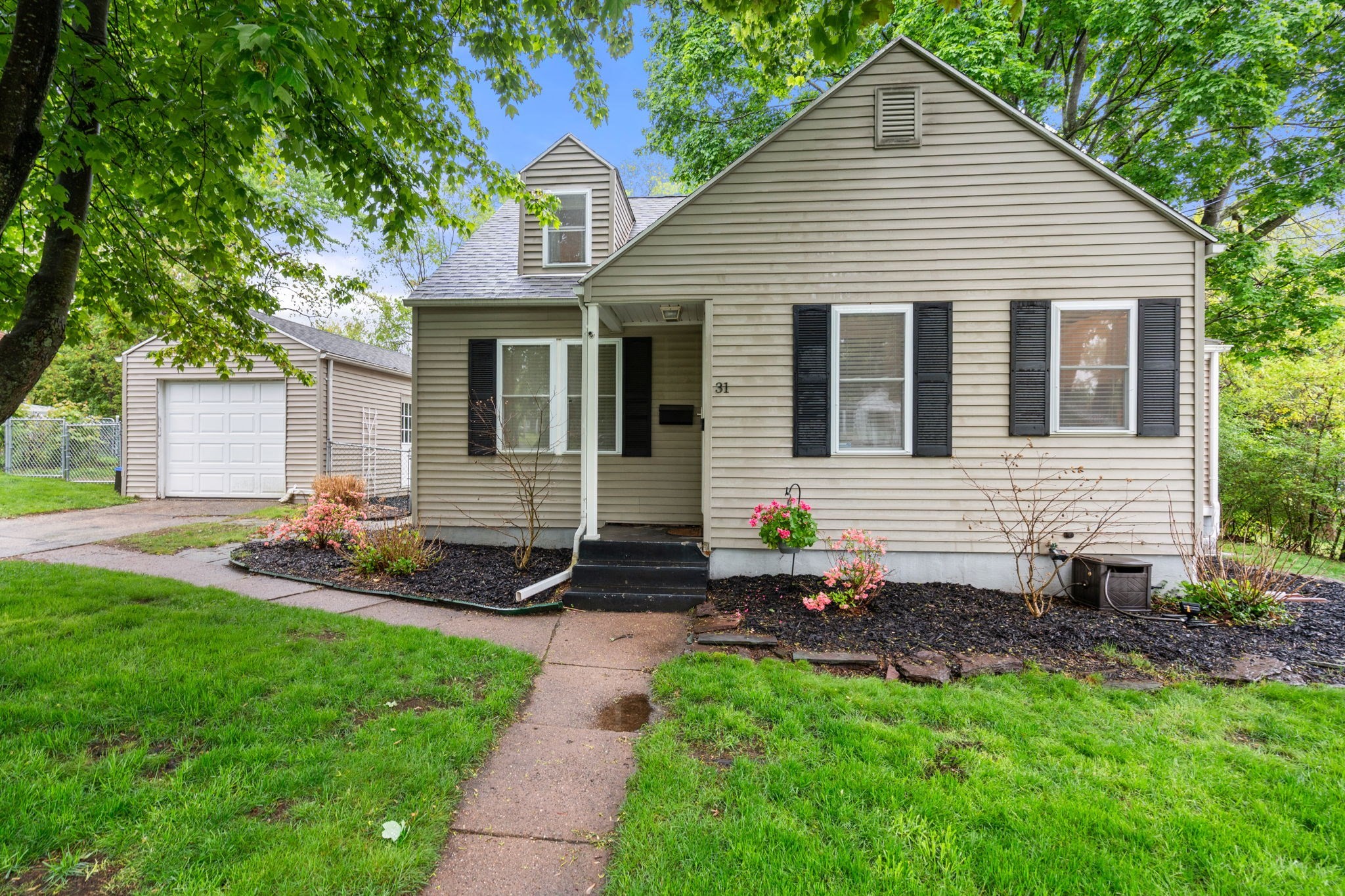 31 Lexington, South Hadley, MA 01075