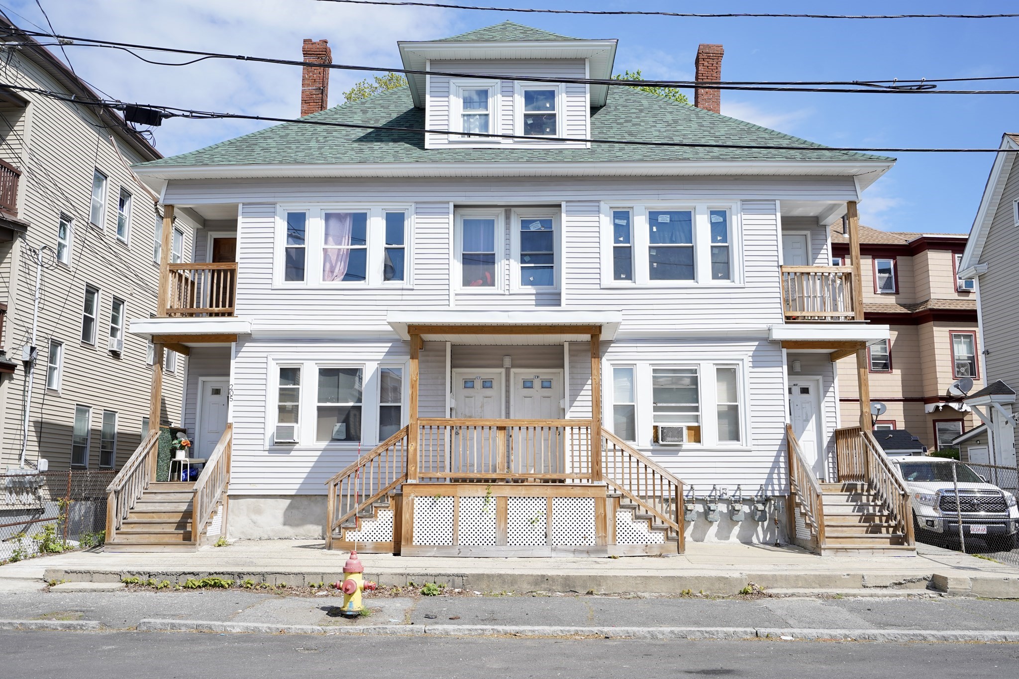 199 Boxford St, Lawrence, MA 01843