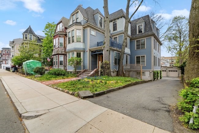 23 Hillside St, Boston - Mission Hill, MA 02120