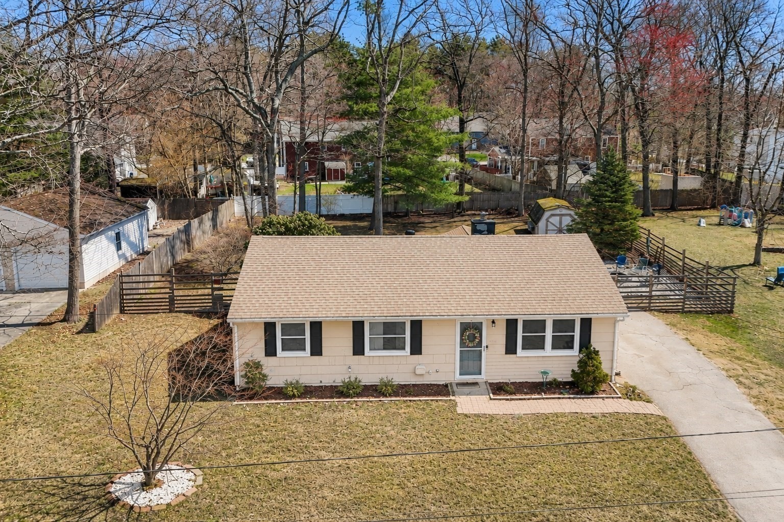 5 Crestwood Ave, Plainville, MA 02762