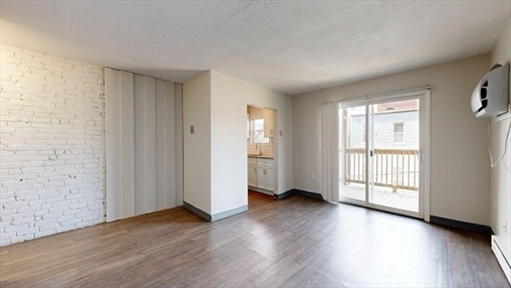 298-300 Meridian St, Apt 298 - 4
