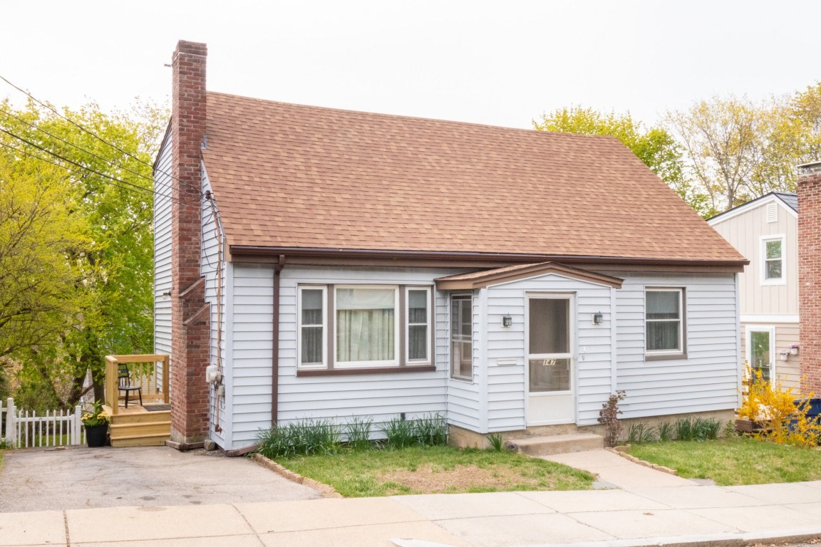 147 Glenellen Rd, West Roxbury, Boston, MA 02132