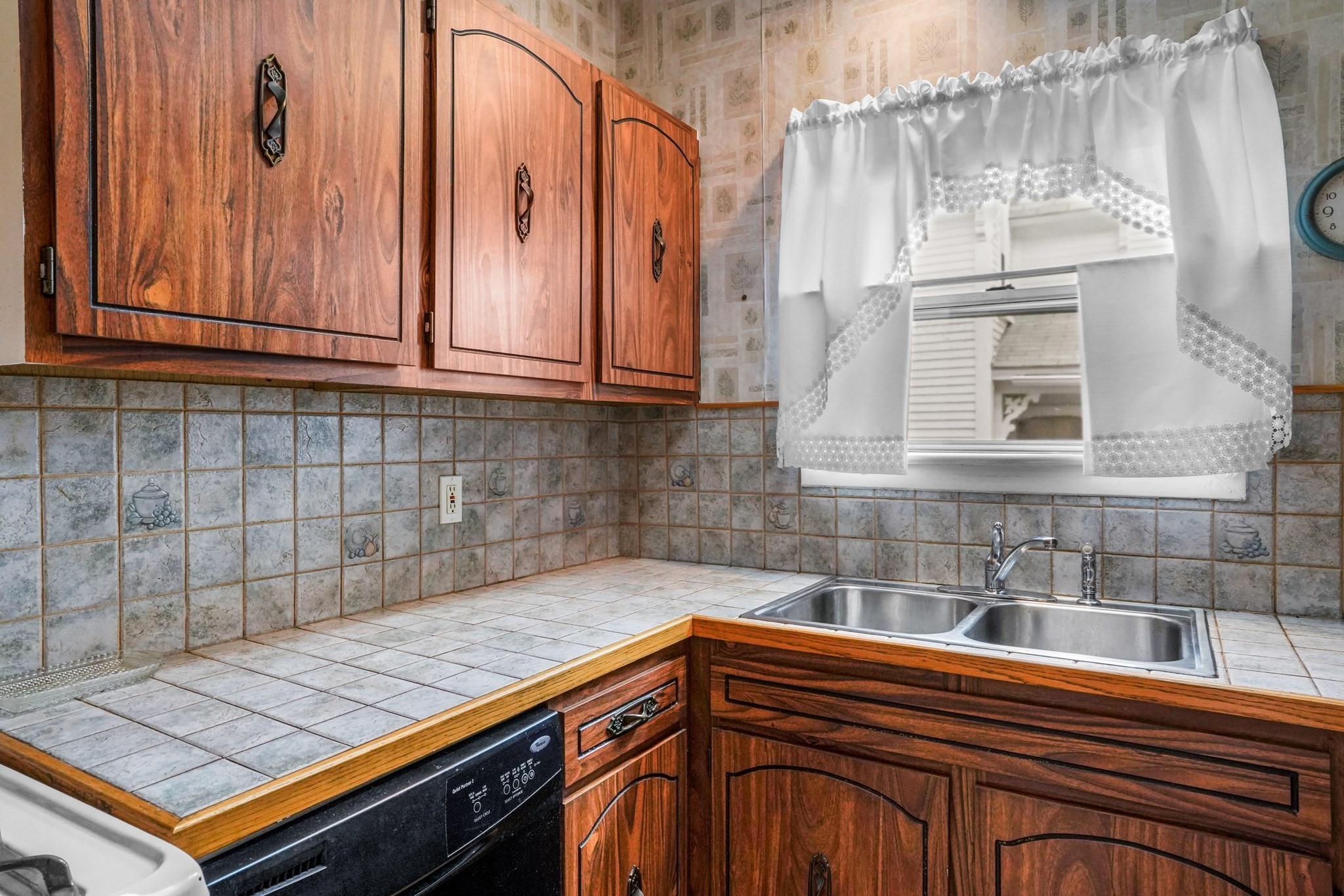122 S Walker St, Lowell, MA 01851 - Image 25