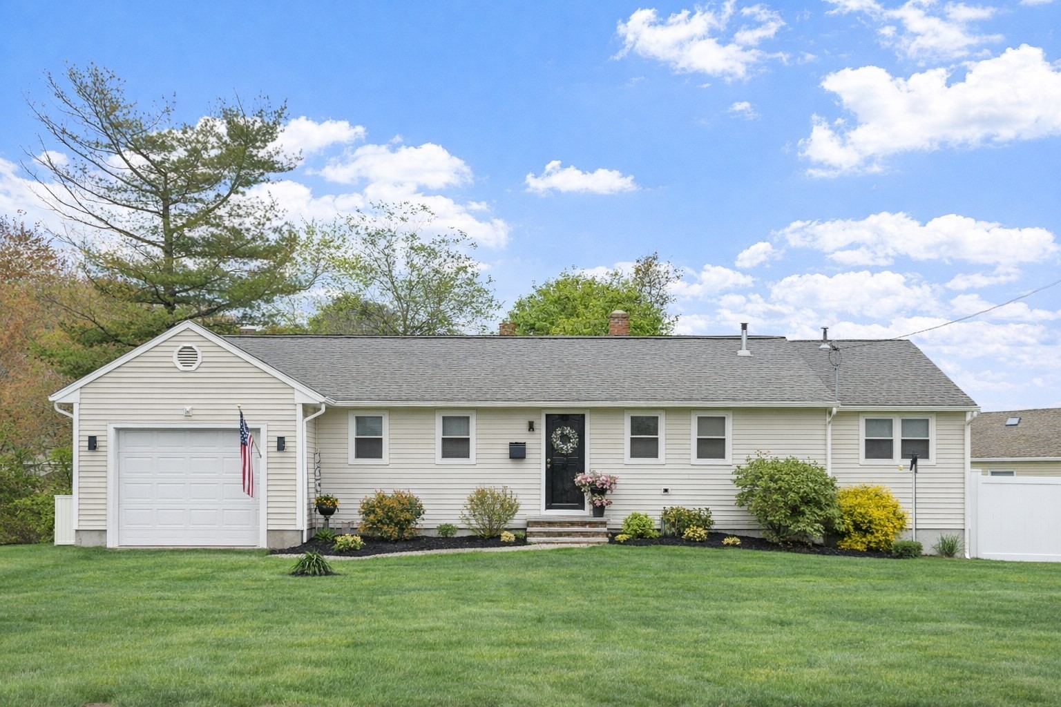 23 Herrick Rd, Peabody, MA 01960