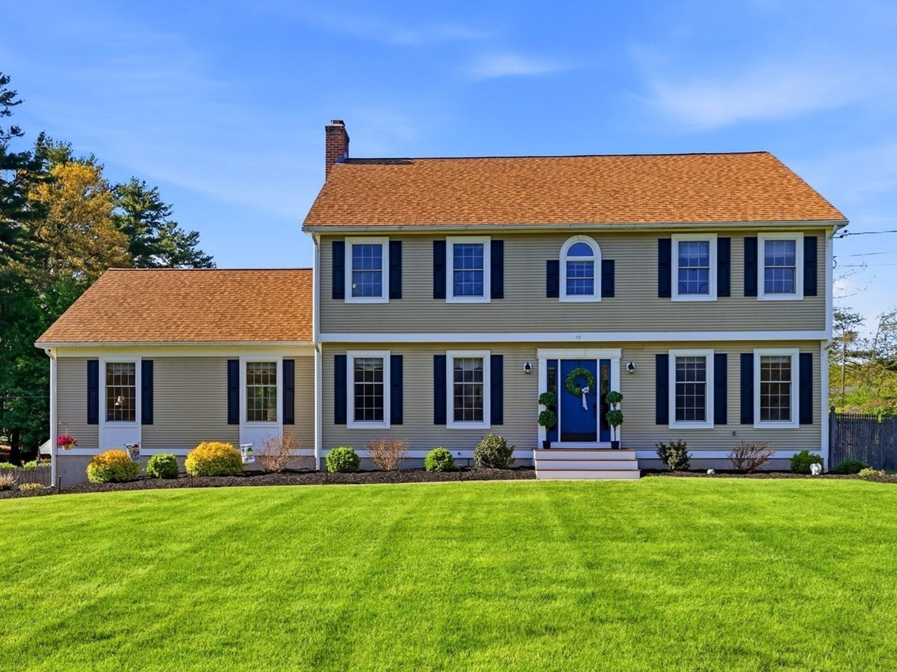 17 Wildflower Cir, Westfield, MA 01085