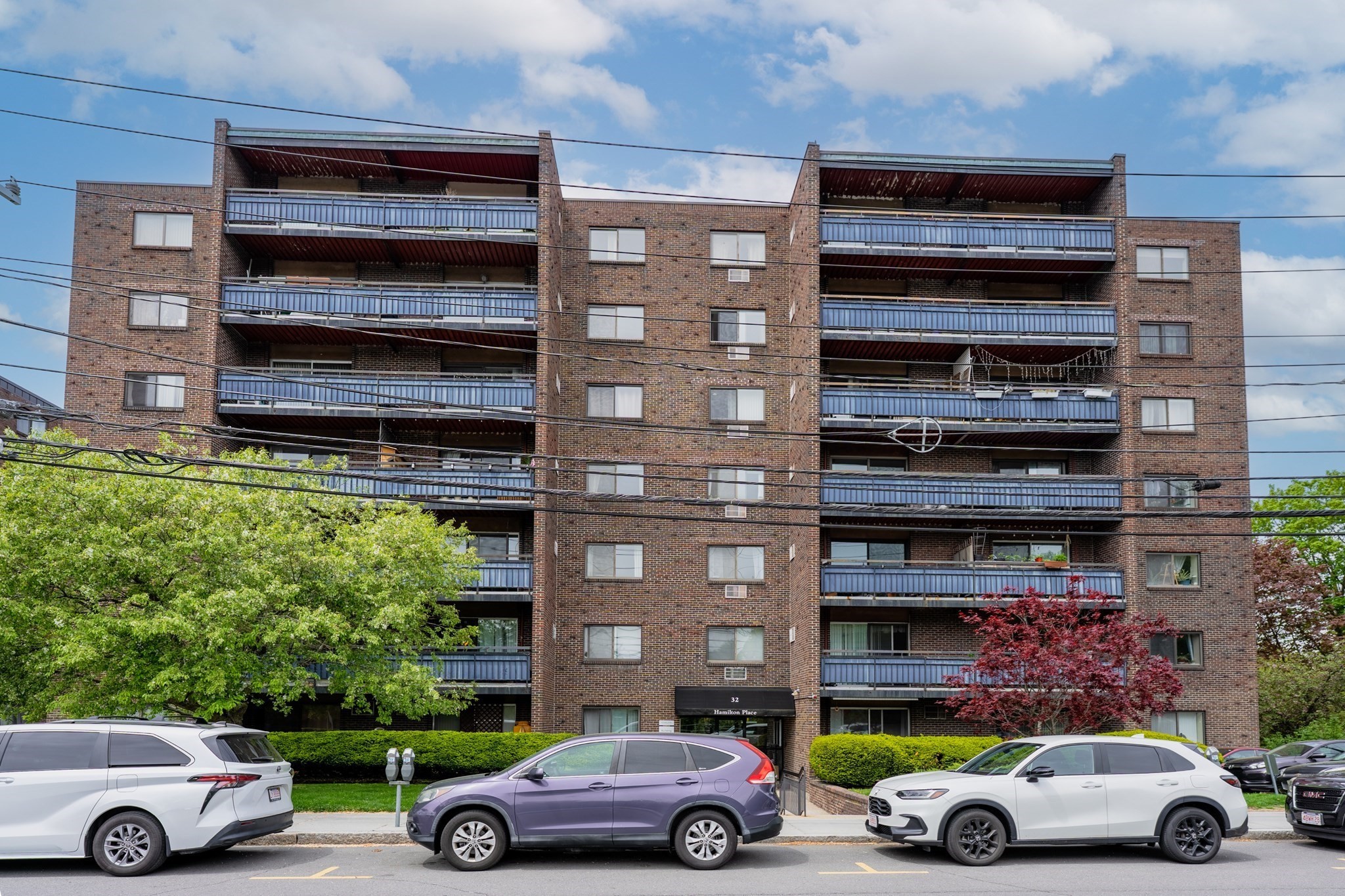 32 Whites Ave Unit D13A, Watertown, MA 02472
