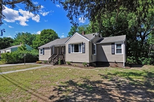 1036 Middleboro Avenue, Taunton, MA 02718