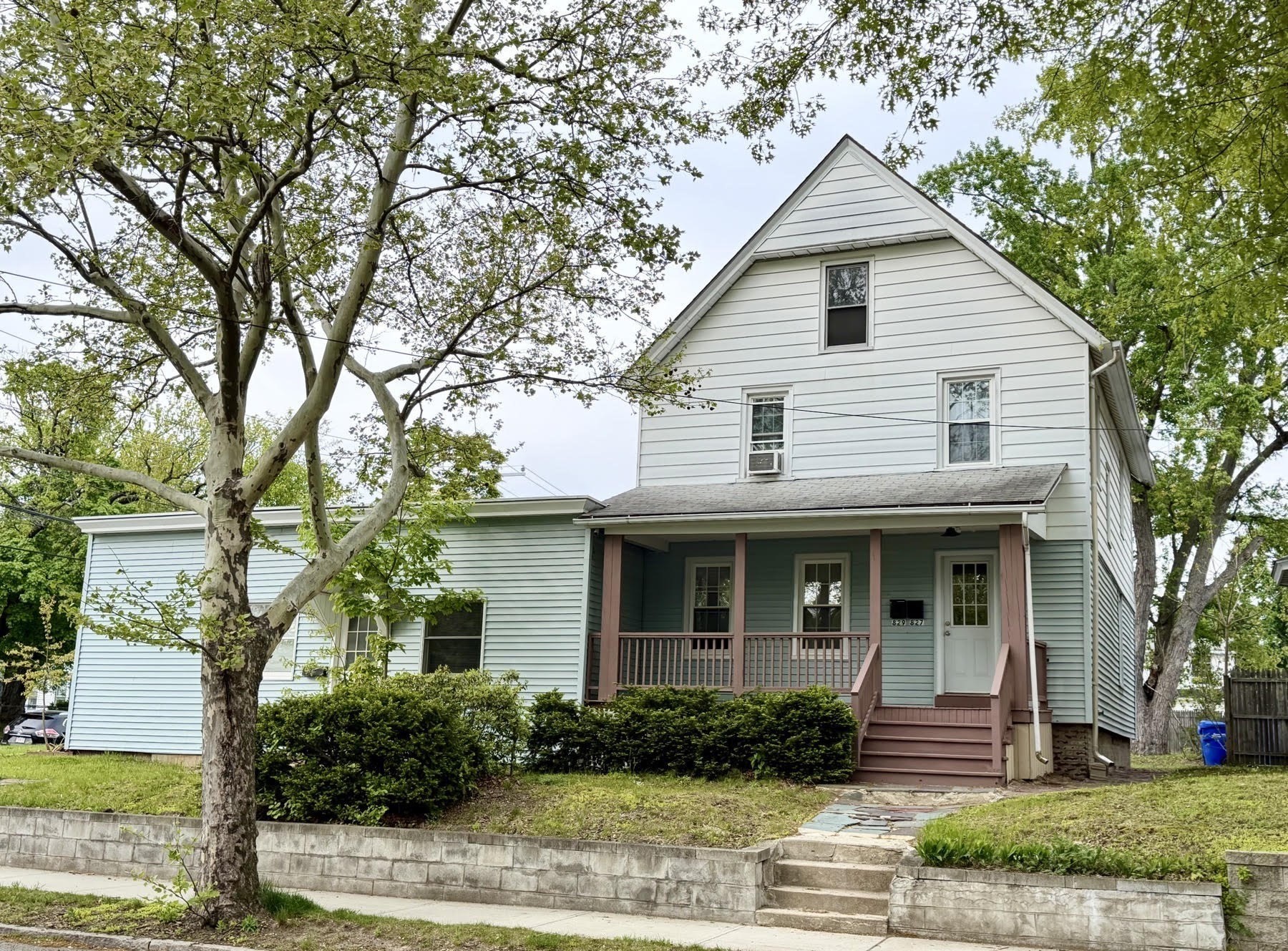 827 Armory St, Springfield, MA 01107