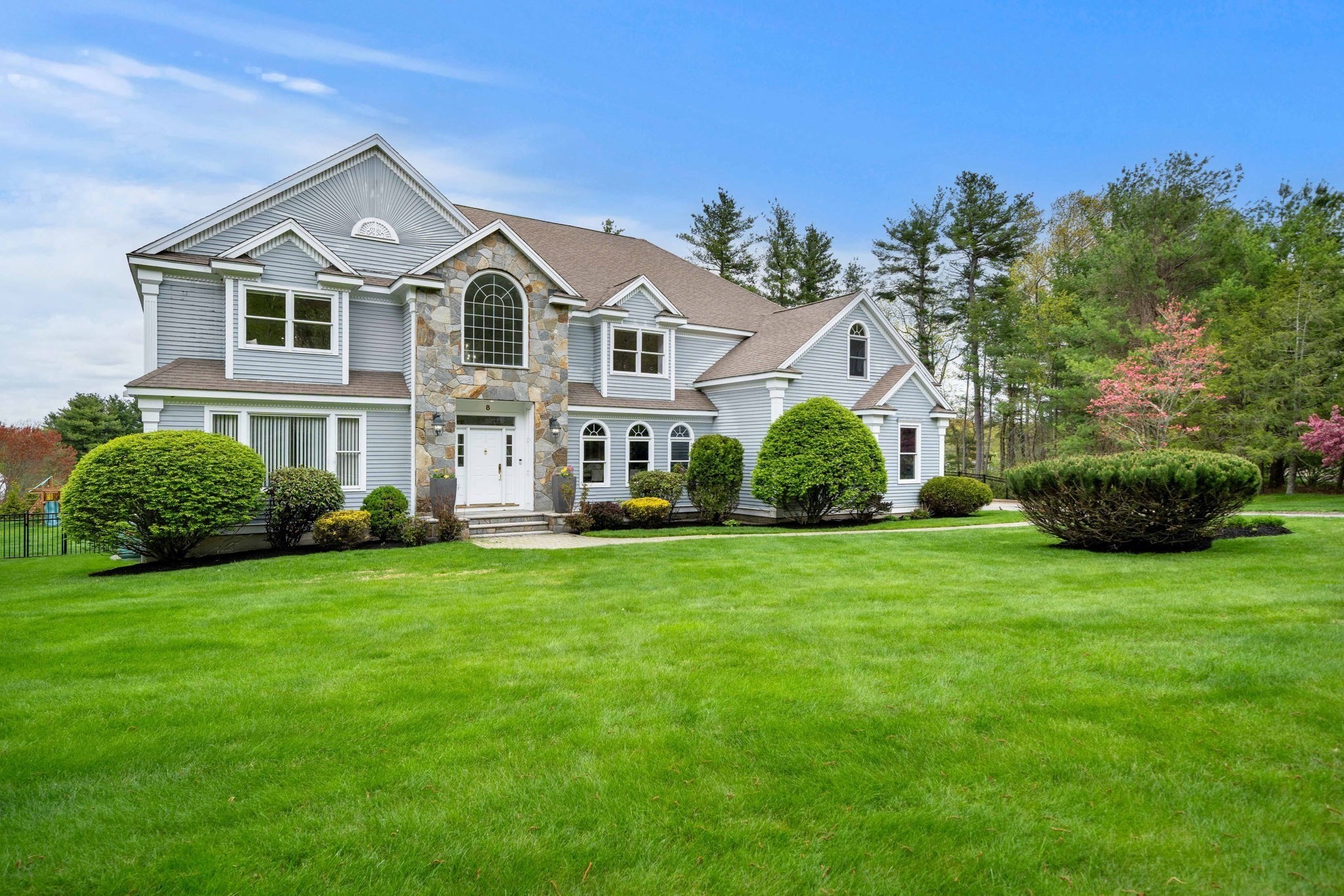8 Hitchcock Farm Rd, Andover, MA 01810