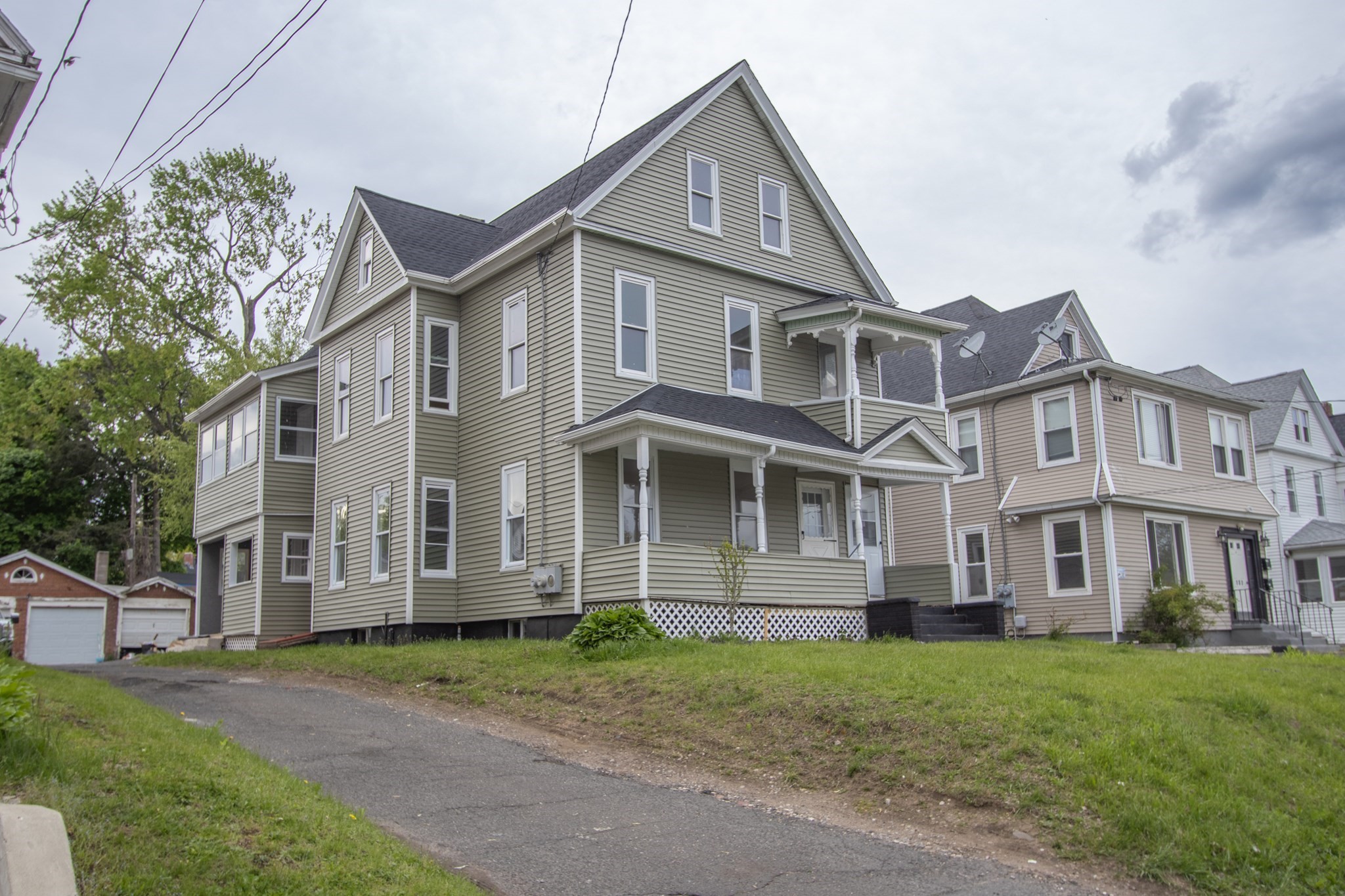 109 Brown Ave, Holyoke, MA 01040