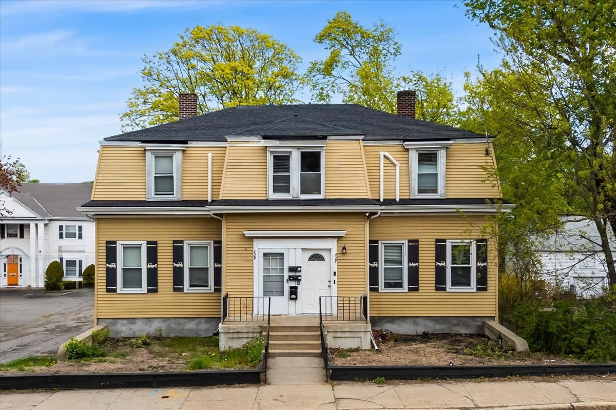 427 High St, Dedham, MA 02026