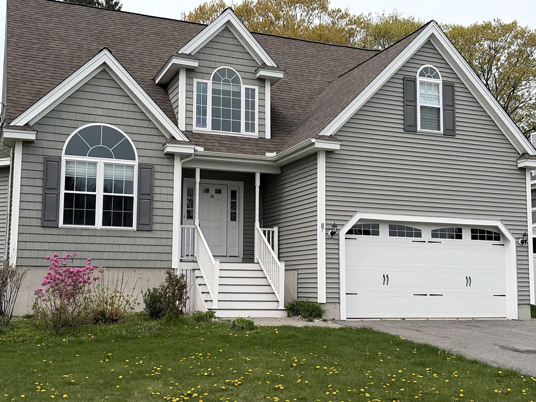 87 Dancause Rd, Lowell, MA 01826