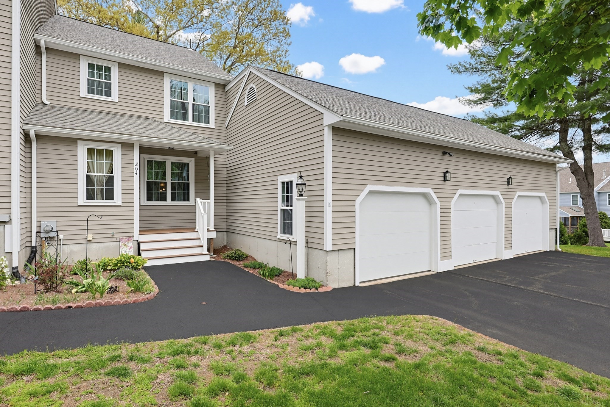 204 Laurelwood Dr Unit 204, Hopedale, MA 01747