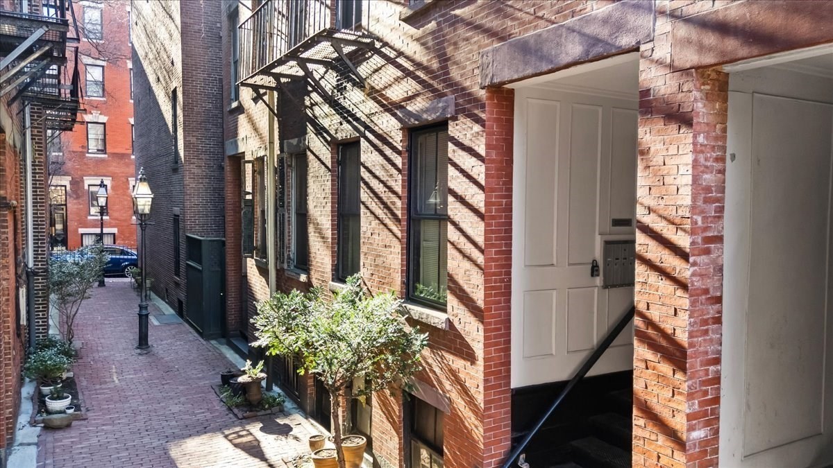 6 Goodwin Pl.. Unit 4., Beacon Hill, Boston, MA 02114 - Image 4