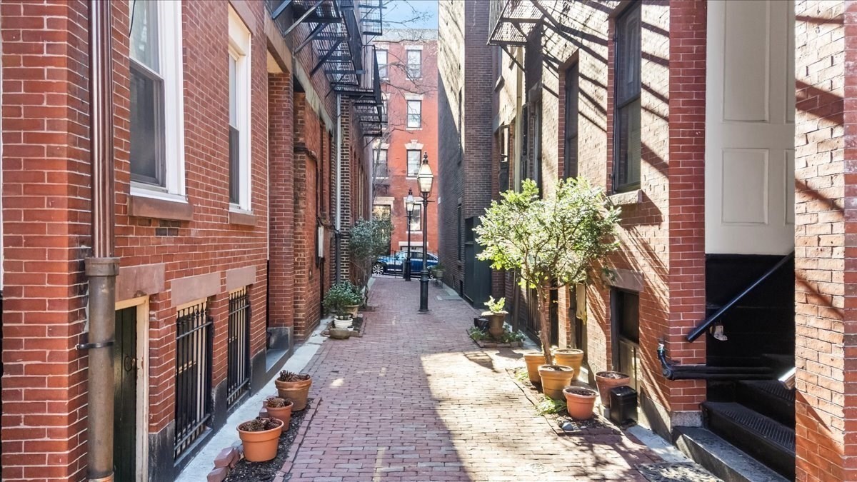 6 Goodwin Pl.. Unit 4., Beacon Hill, Boston, MA 02114 - Image 6