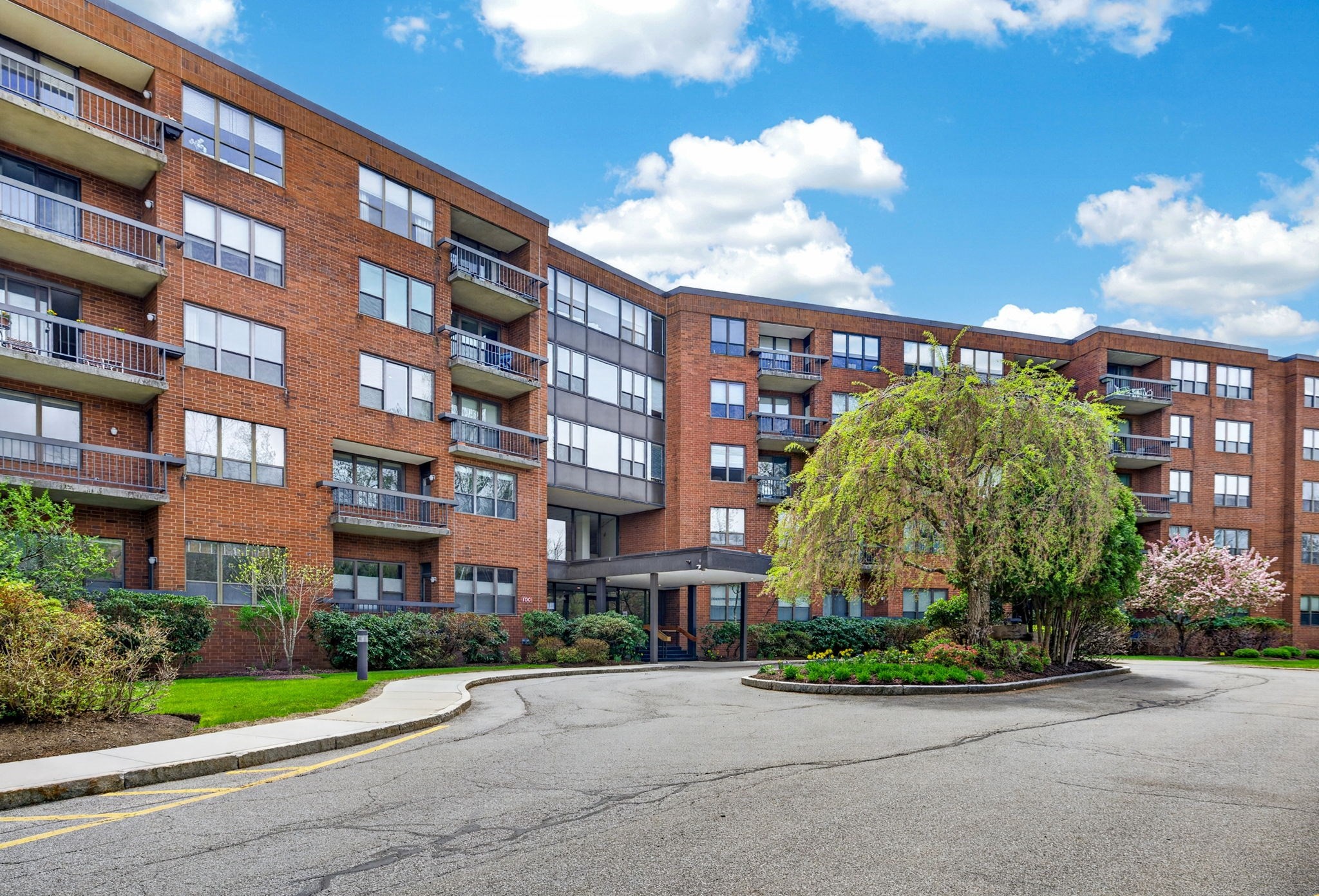 210 Nahanton Unit 117, Newton, MA 02459