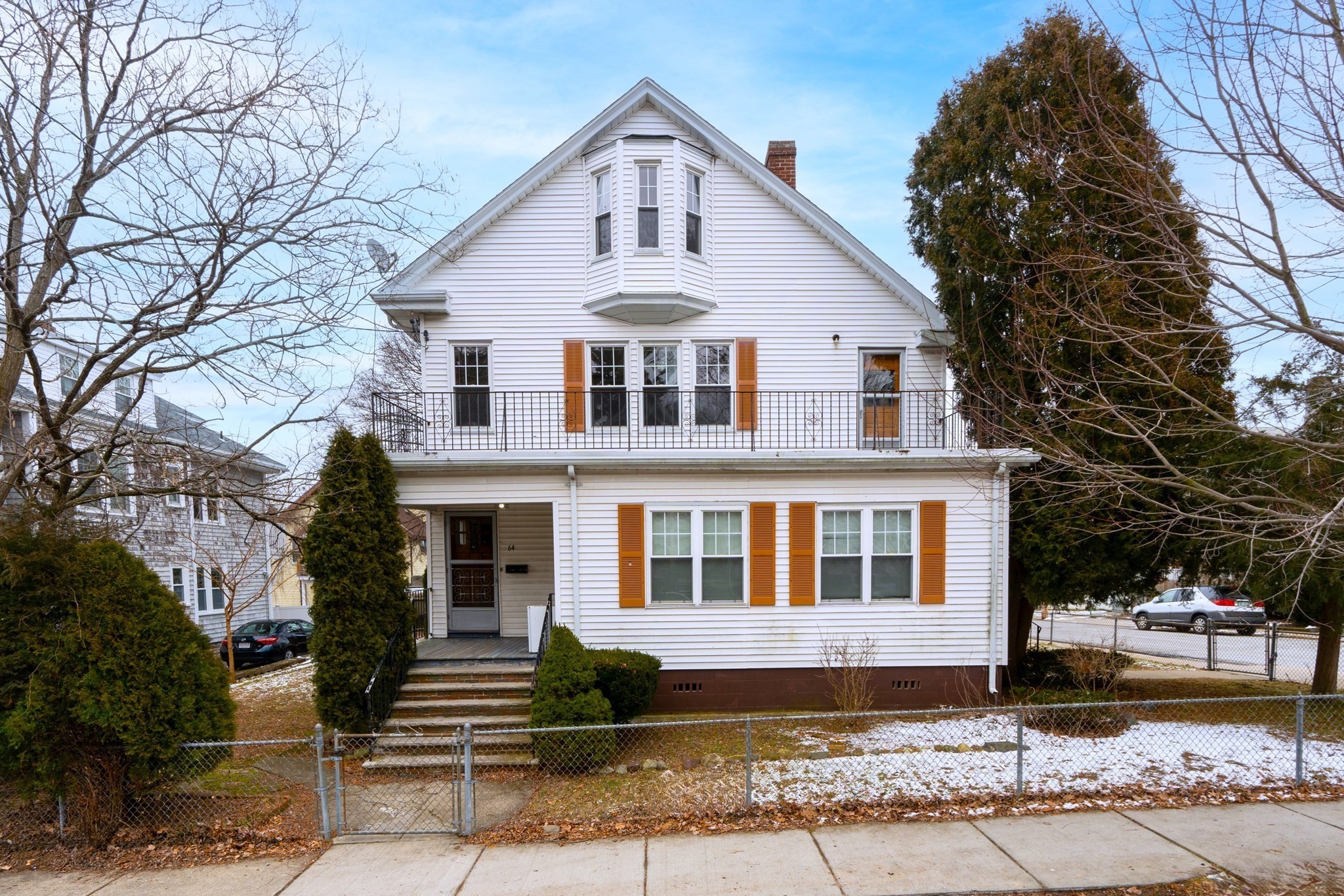 64 Commonwealth Rd, Watertown, MA 02472