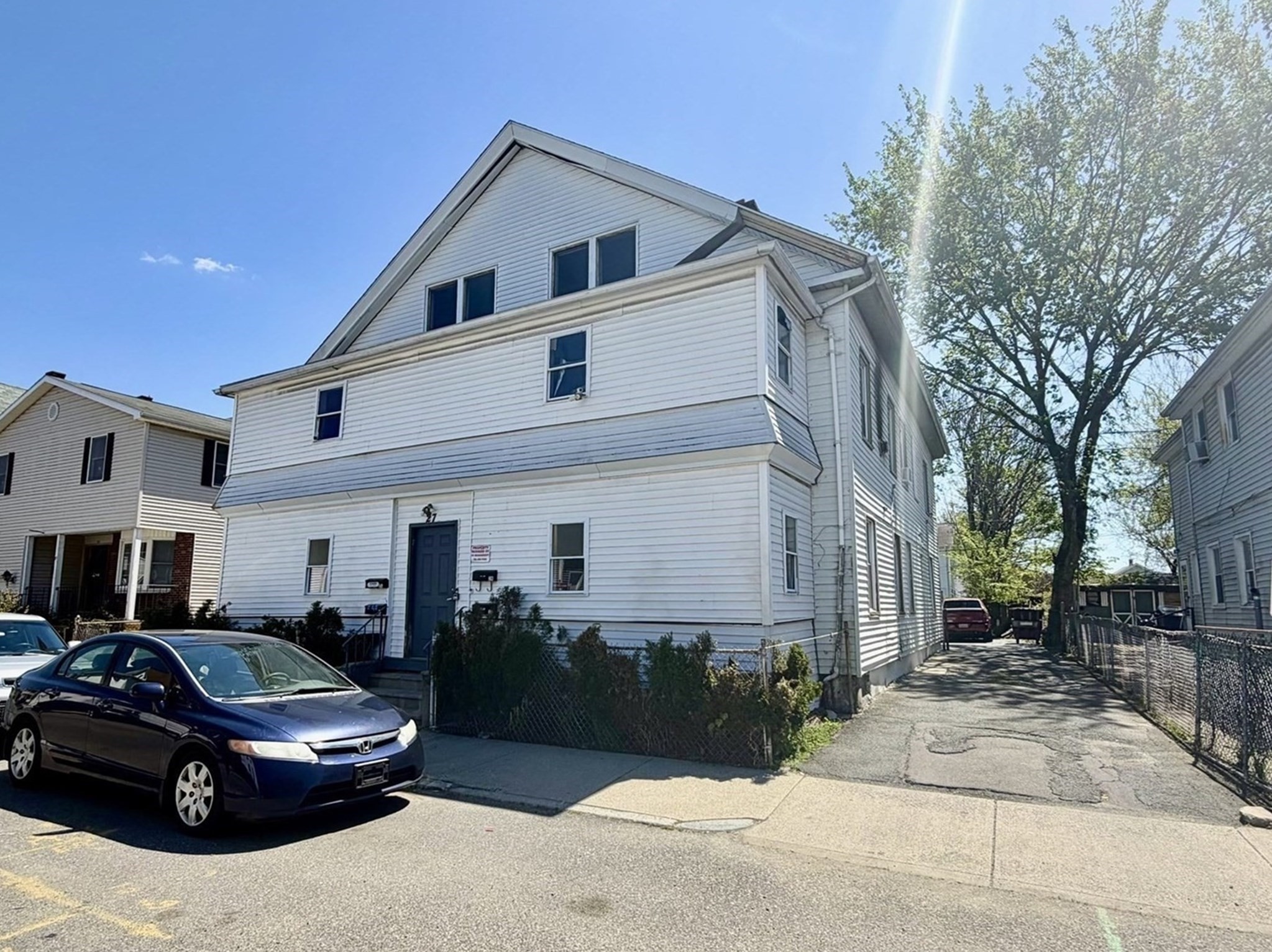 27 Loring St, Springfield, MA 01105