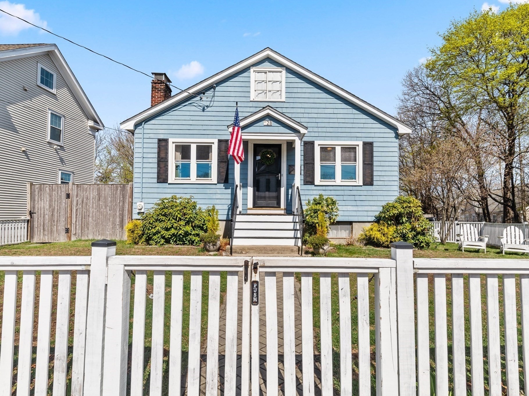 28 Riverside Sq, Hyde Park, Boston, MA 02136