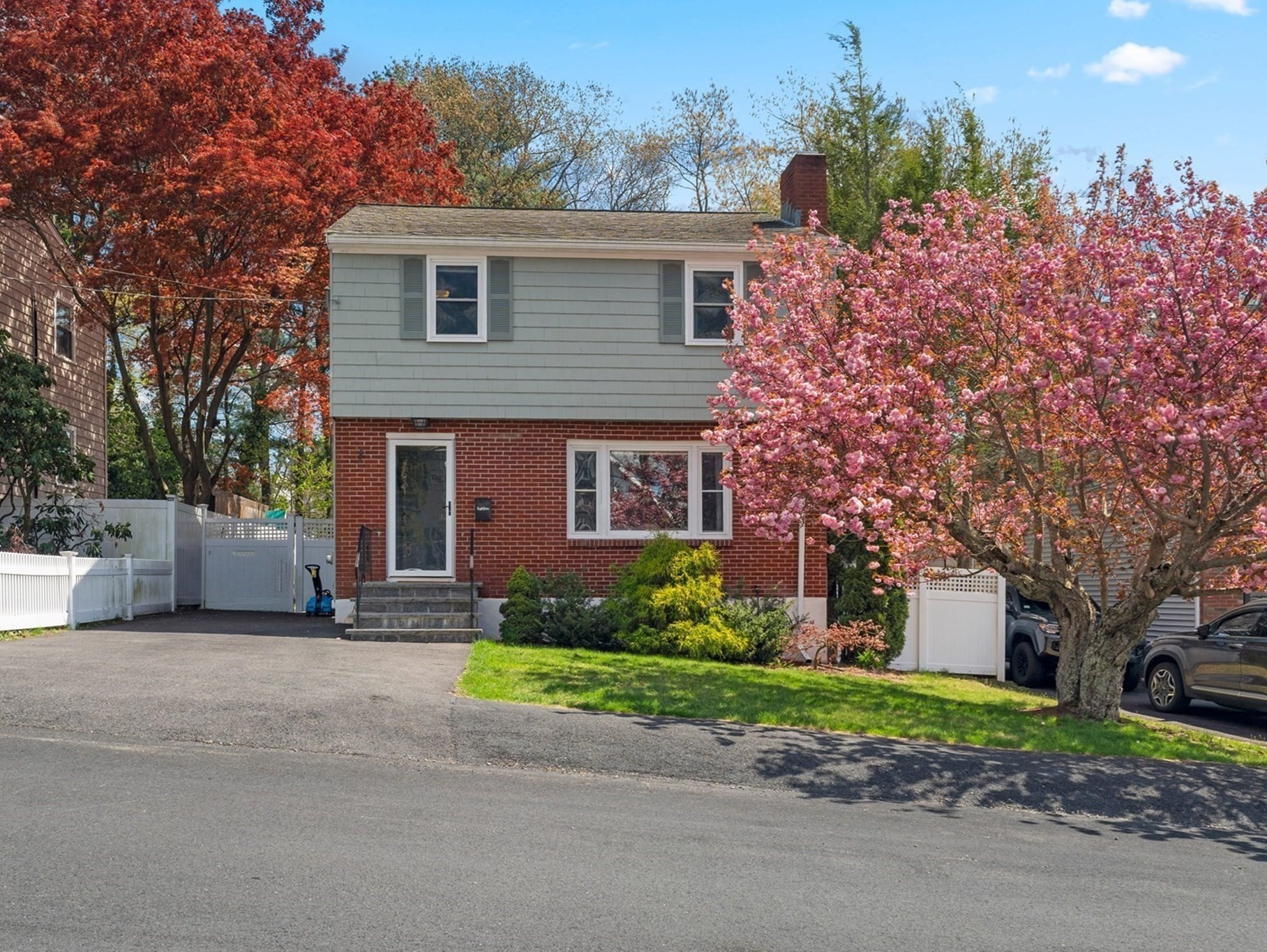 18 Crosstown Ave, West Roxbury, Boston, MA 02132